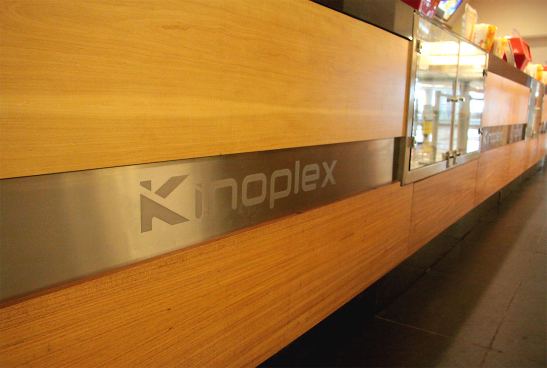 Moveis em inox Palmetal na Bomboniere do Kinoplex