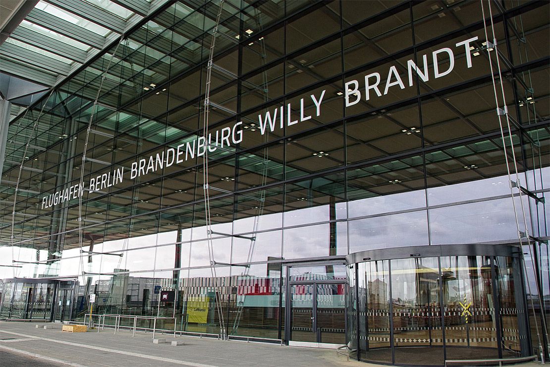 A ineficiencia na engenharia civil no aeroporto de Berlim - Fachada de vidro