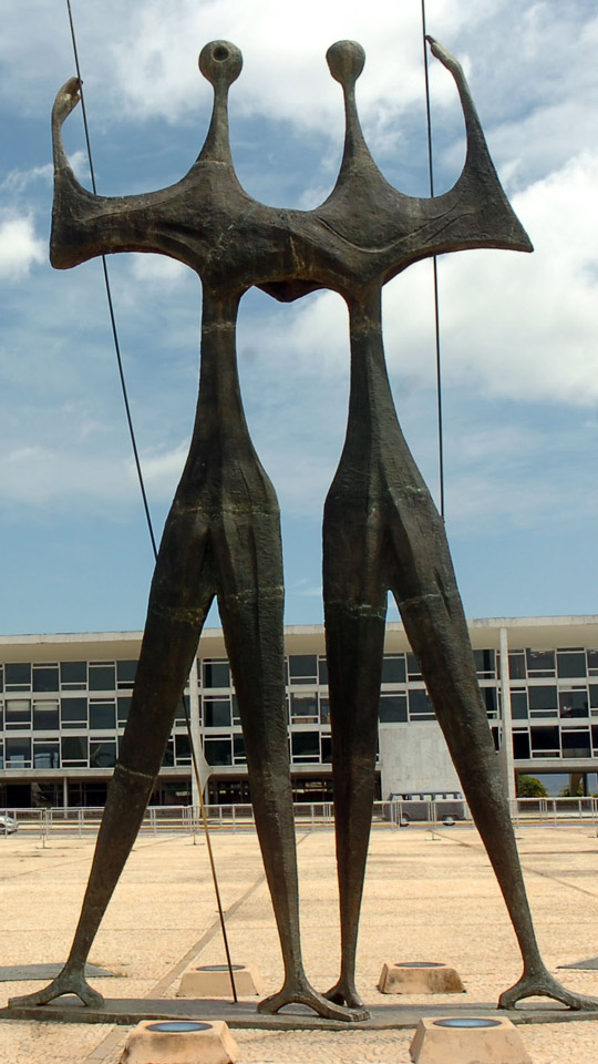 monumento aos candangos em brasilia