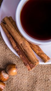O chá de canela é um ótimo auxiliar no tratamento alternativo para o alzheimer