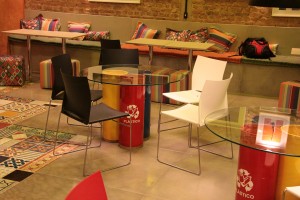 Cadeira PRETA e branca para restaurante moderno inox Alezzia
